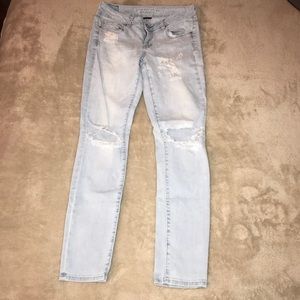 lightwash ripped AE skinny jeans